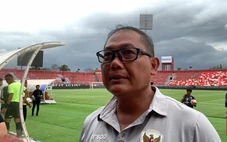 Trưởng đoàn bóng đá Indonesia yêu cầu họp khẩn để 'xử' HLV Patrick Kluivert