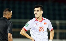 Tiến Linh: mặt sân Thống Nhất không tốt để hàng công tuyển Việt Nam thi đấu