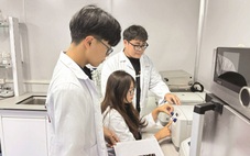 Sinh viên làm pin từ bã cà phê