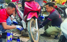 Vượt nghìn cây số 'cứu' xe cho bà con vùng lũ