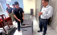 Mở két sắt tại nhà Ngân 98, công an thu giữ 80 sổ đỏ và nhiều sổ tiết kiệm