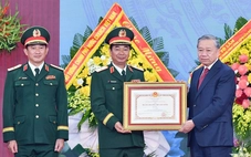 Tổng Bí thư Tô Lâm trao Huân chương Hồ Chí Minh cho lực lượng vũ trang Quân khu 1