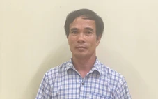 Tạm giữ người đàn ông cầm bút đòi 'chọc vào mặt' nữ bác sĩ