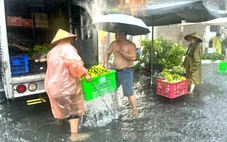 Mưa lớn gây ngập nhiều nơi ở Nha Trang