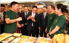 Quốc vụ khanh Bộ Quốc phòng Singapore: Chuyến đi chưa trọn vẹn nếu tôi chưa thưởng thức tô phở ngon