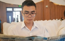 Nam SV mồ côi lần đầu tới trung tâm hội nghị, làm thuê để có học phí, chờ tin học bổng nhiều ngày