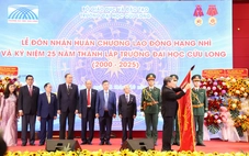 Trường đại học Cửu Long nhận Huân chương lao động hạng Nhì