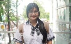 'Tôi mất cha, mẹ bệnh còn phải bán ve chai nuôi tôi, học bổng Tiếp sức đến trường thật lớn với tôi'