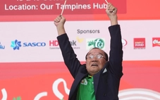 'Quái kiệt' Mai Đình Tới diễn nhạc cụ tự chế ở Vietnam Phở Festival, khán giả nghe xong đòi nghe nữa