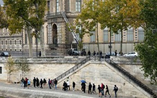 Bảo tàng Louvre bị cướp giữa ban ngày, mất bảo vật vô giá