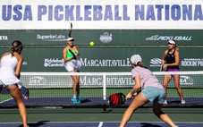 Mắt bầm, gãy hốc mắt, bong võng mạc, chấn thương mắt do pickleball tăng mạnh tại Mỹ