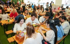 Người Singapore xếp hàng ở Vietnam Phở Festival: Hôm qua đã đông, nay càng đông hơn