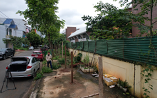Đề xuất chưa được phê duyệt, trường học xây tường rào lấn vỉa hè, dân bức xúc