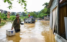 Sống giữa con nước ở Hà Nội trong ngày lũ sông Hồng đạt đỉnh