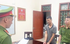 Tạm giữ người đánh, bắt tài xế xe buýt quỳ giữa đường