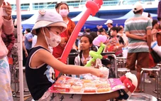 Gần 2.000 phần quà Trung thu tặng bệnh nhi Bệnh viện Nhi đồng 1