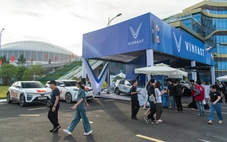 Khách Việt đổ về VMF 2025 'test' loạt xe VinFast: Lái thử, trúng thật, có người mang xe ngay về nhà