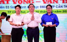 55 triệu đồng tặng nam SV cạo hạt điều nuôi mẹ liệt chân: 'Tôi không bỏ cuộc, không để mất mẹ và em'