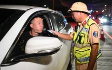 Tài xế ăn đồ lên men sẽ được cho nghỉ 5-10 phút, uống nước súc miệng, trước khi đo lại nồng đồ cồn