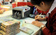 Mỗi tháng, có thêm 100.000 tỉ đồng tiền tiết kiệm gửi vào ngân hàng