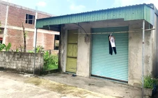 Bàng hoàng bé gái lớp 5 bị cha dượng đánh rồi nhốt trong nhà
