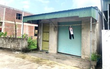 Bàng hoàng bé gái lớp 5 bị cha dượng đánh rồi nhốt trong nhà