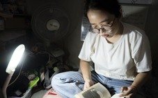 Cha mẹ đi lối riêng, 15 tuổi tự lo học phí và lo thuốc cho bà, làm thêm ngày đêm để vào cao đẳng