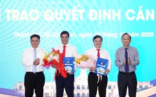 TP.HCM phê chuẩn chủ tịch UBND phường Vũng Tàu, xã Đất Đỏ
