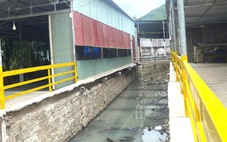 Tháo dỡ nhà tiền chế lấn mương thoát nước