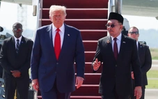 Ông Trump đã đến Malaysia, bắt đầu chuyến công du châu Á