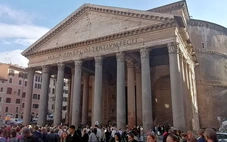 Du khách Nhật Bản tử vong sau khi ngã từ lan can Đền Pantheon