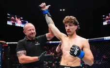 Võ sĩ tung cú đá sấm sét, khiến đối phương 'ngất xỉu' ngay lập tức tại UFC