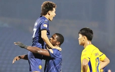 Rimario trừng phạt sai lầm của thủ môn Cao Văn Bình