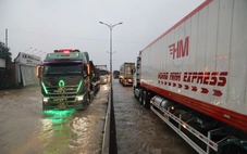 Toàn cảnh giao thông qua các điểm ngập, sạt lở trên tuyến quốc lộ qua miền Trung