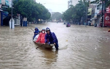 Lũ bủa vây miền Trung