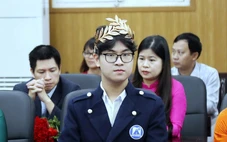 Chủ tịch Hà Nội tặng bằng khen cho quán quân Đường lên đỉnh Olympia Trần Bùi Bảo Khánh