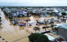 Sáng 28-10: Lũ ngập nhà dân Hội An hơn 2m, người dân thốt lên 'quá khiếp'
