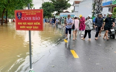 Người dân Hội An ngóng người thân mắc kẹt do lũ, quân khu 5 điều quân nhân hỗ trợ