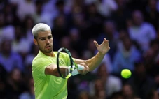 Alcaraz chấm dứt chuỗi 17 trận thắng liên tiếp tại vòng 2 Paris Masters 1000