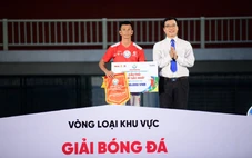 Trao thưởng Cầu thủ xuất sắc nhất trận ở Giải bóng đá công nhân viên chức 2025
