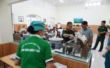 Bệnh viện Quân y 120 trồng rau khí canh, lo bữa ăn miễn phí cho cán bộ, nhân viên