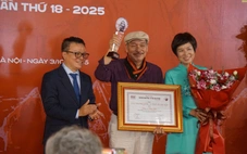 Trần Tiến nhận Giải thưởng Bùi Xuân Phái Vì tình yêu Hà Nội: 'Đời tôi đâu có ngờ'