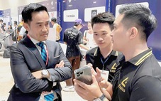Tay ngang thiết kế hình ảnh truyền thông như chuyên