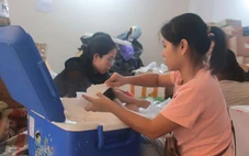 Ấm lòng những suất cơm yêu thương gửi đồng bào vùng lũ Đà Nẵng