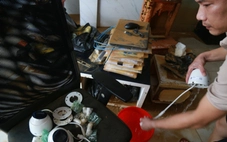 Hộ kinh doanh ở Huế thẫn thờ nhìn hàng hóa thiệt hại sau lũ