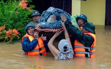 Mưa lũ tại miền Trung: 22 người chết và mất tích, hơn 128.000 ngôi nhà vẫn ngập sâu