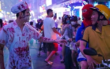Giới trẻ đổ về Bùi Viện hóa trang cực cháy đêm Halloween