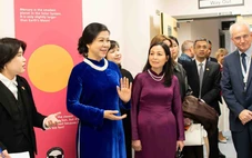 Phu nhân Ngô Phương Ly thăm Bệnh viện Nhi Evelina London