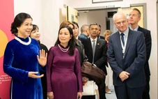 Phu nhân Ngô Phương Ly thăm Bệnh viện Nhi Evelina London