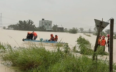 Các nhà mạng vượt nước xiết ‘cứu sóng’ trong lũ miền Trung